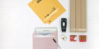 Sécuriser les étiquettes postales avec le ruban Scotch® Super-Hold

